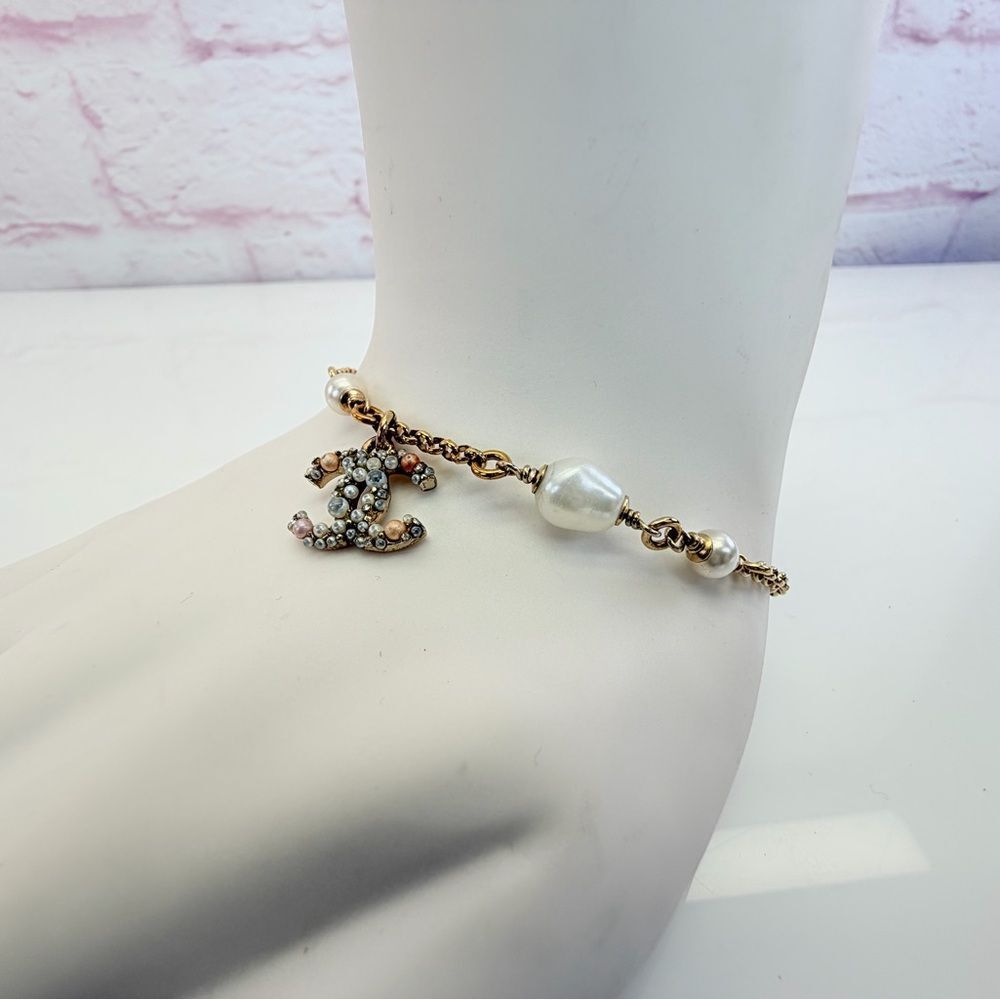 CHANEL Pearl & Crystal Gold Tone Bracelet C20 K - Picture 5 of 13